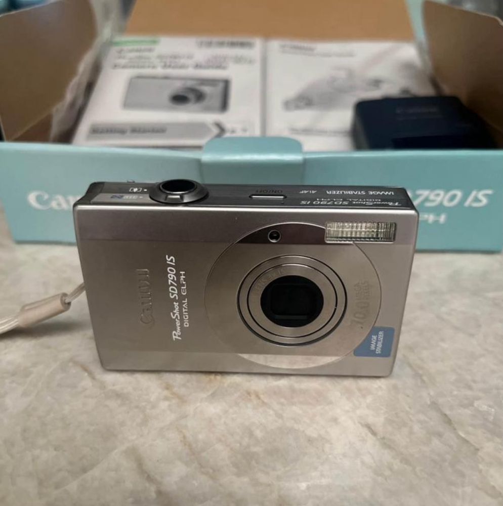 Powershot Canon SD790 IS 10MP Digital Camera